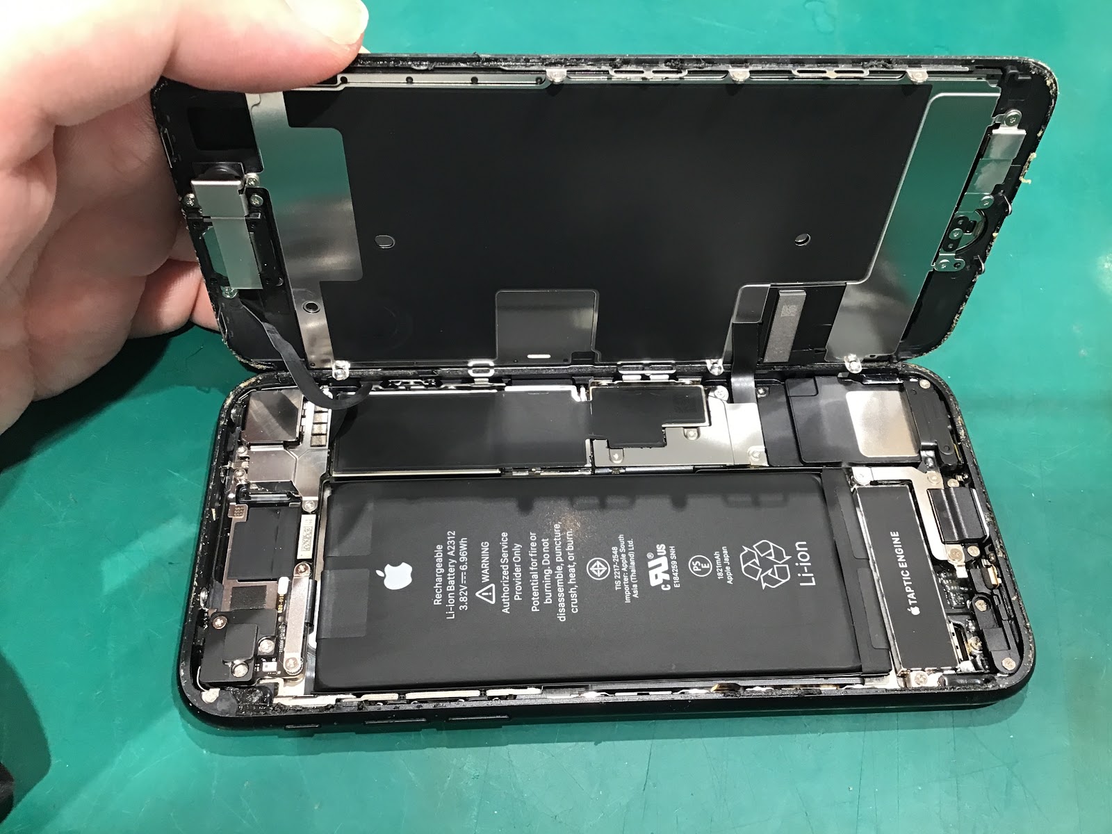 iPhoneSE2の画面交換修理を承りました！【スマホ修理工房丸井錦糸町店】